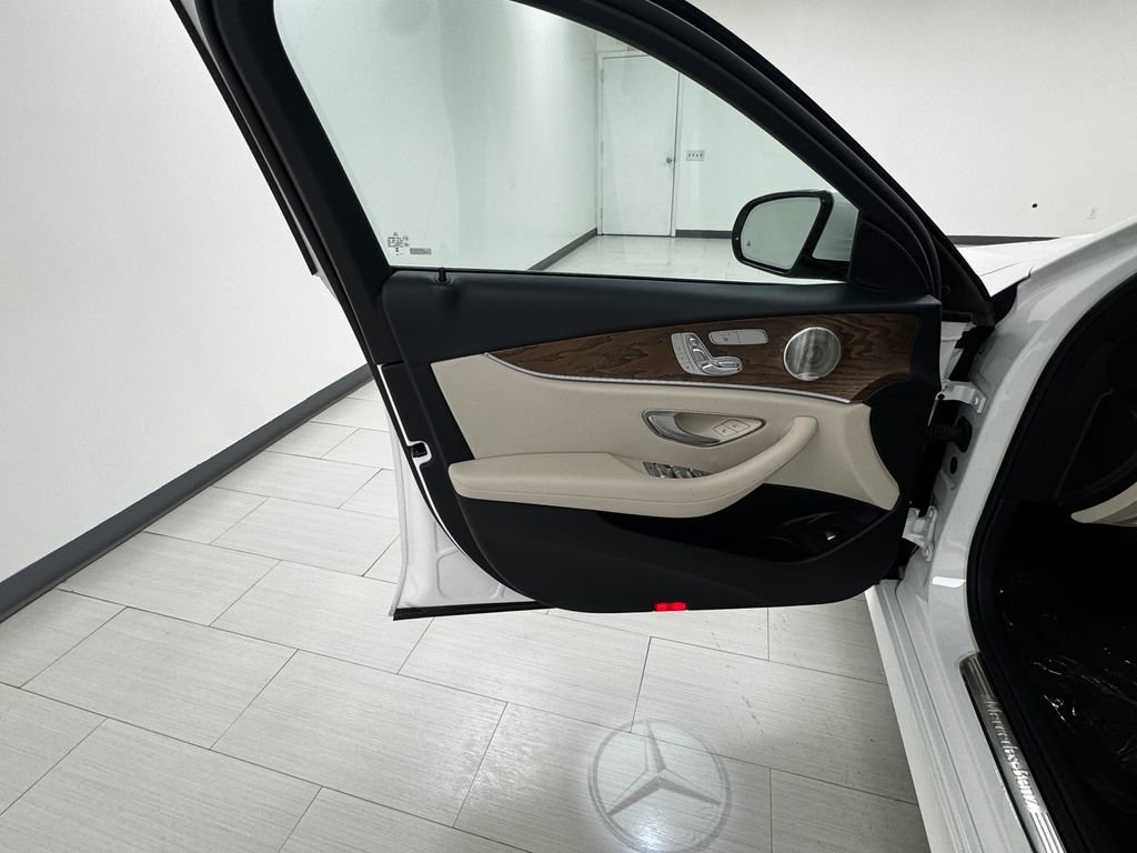Used 2023 Mercedes-Benz E 350 Sedan image 9