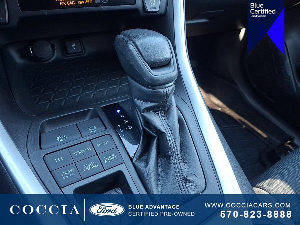 Used 2021 Toyota RAV4 LE AWD/4WD image 16