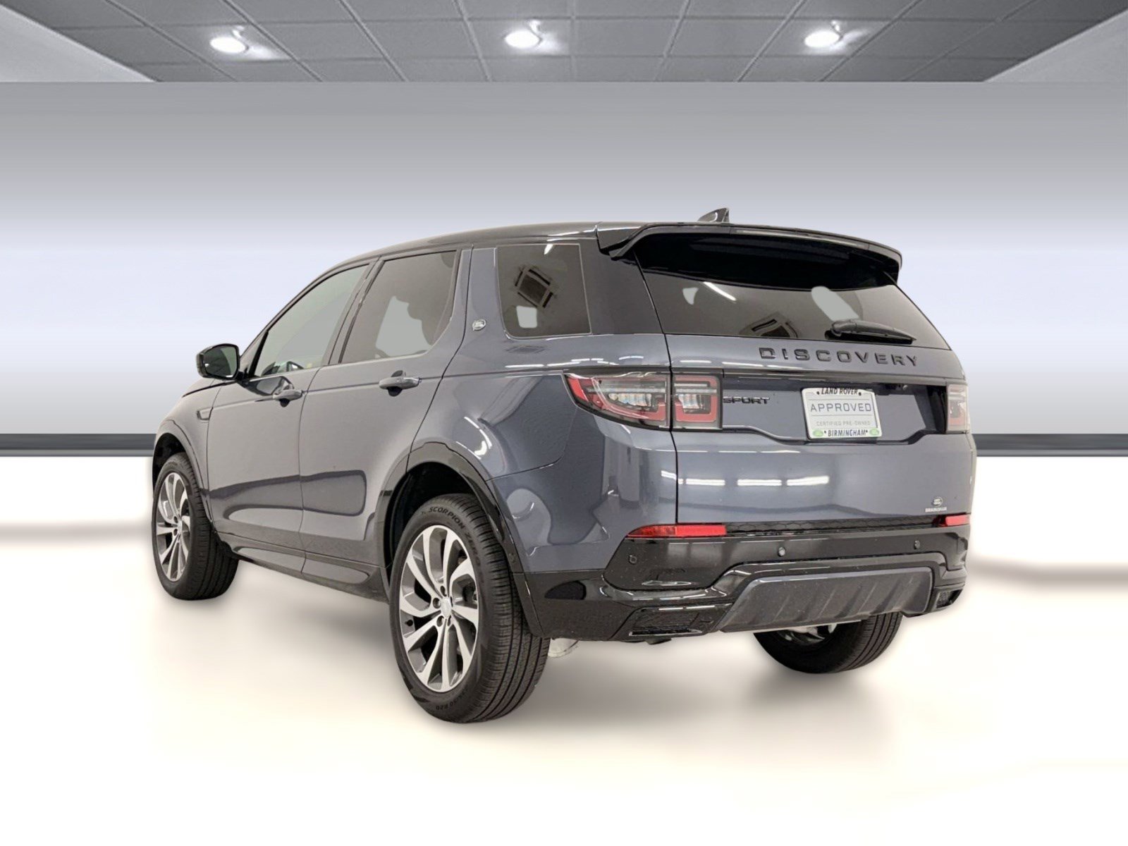 Used 2025 Land Rover Discovery Sport Dynamic SE image 3