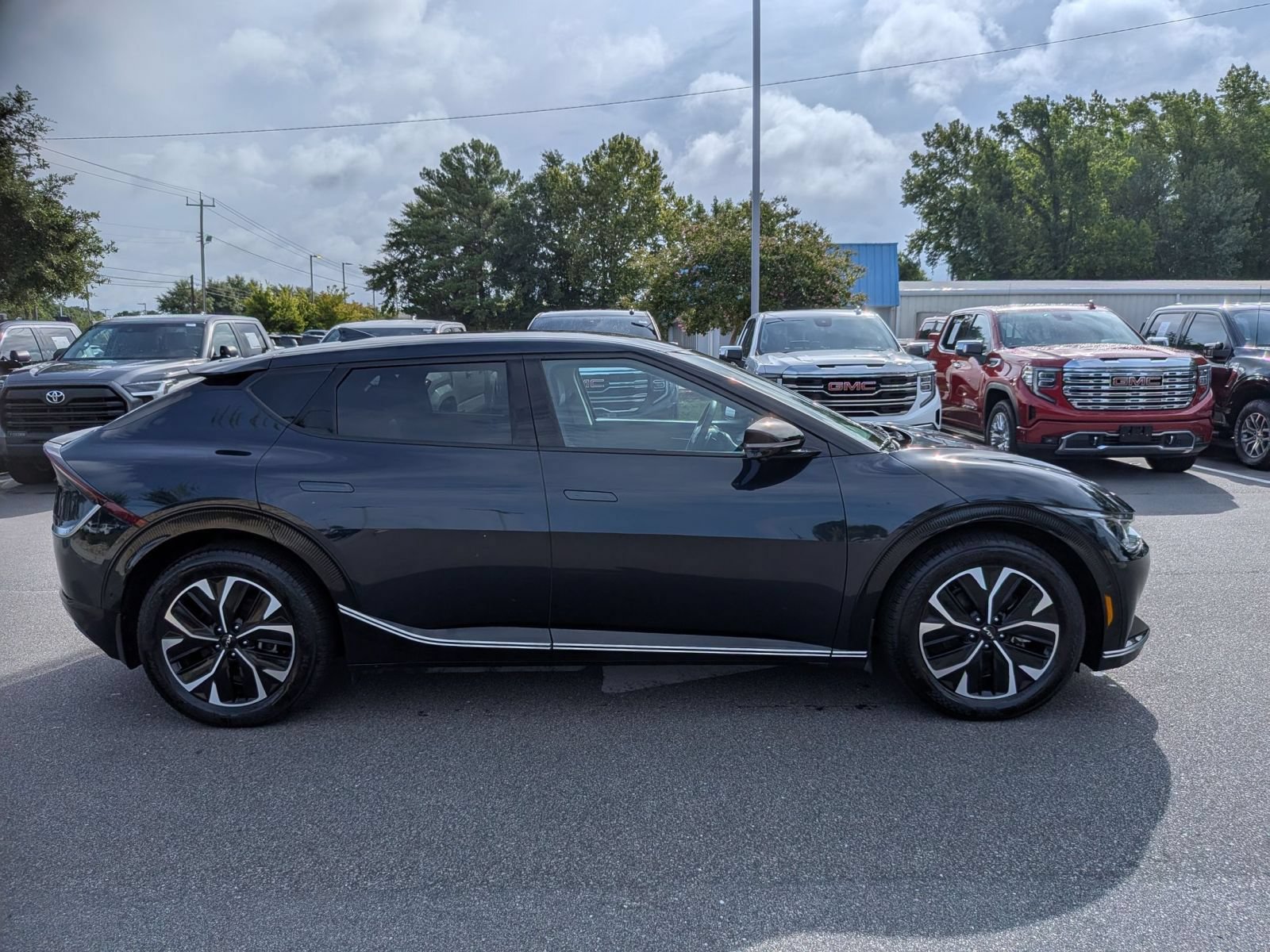 Used 2024 Kia EV6 Wind w/ Wind Technology Package AWD/4WD image 2