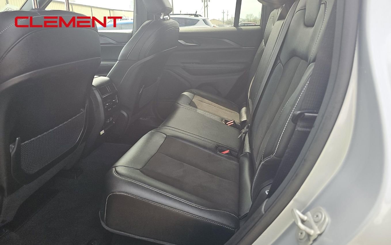 Used 2023 Jeep Grand Cherokee Altitude image 17