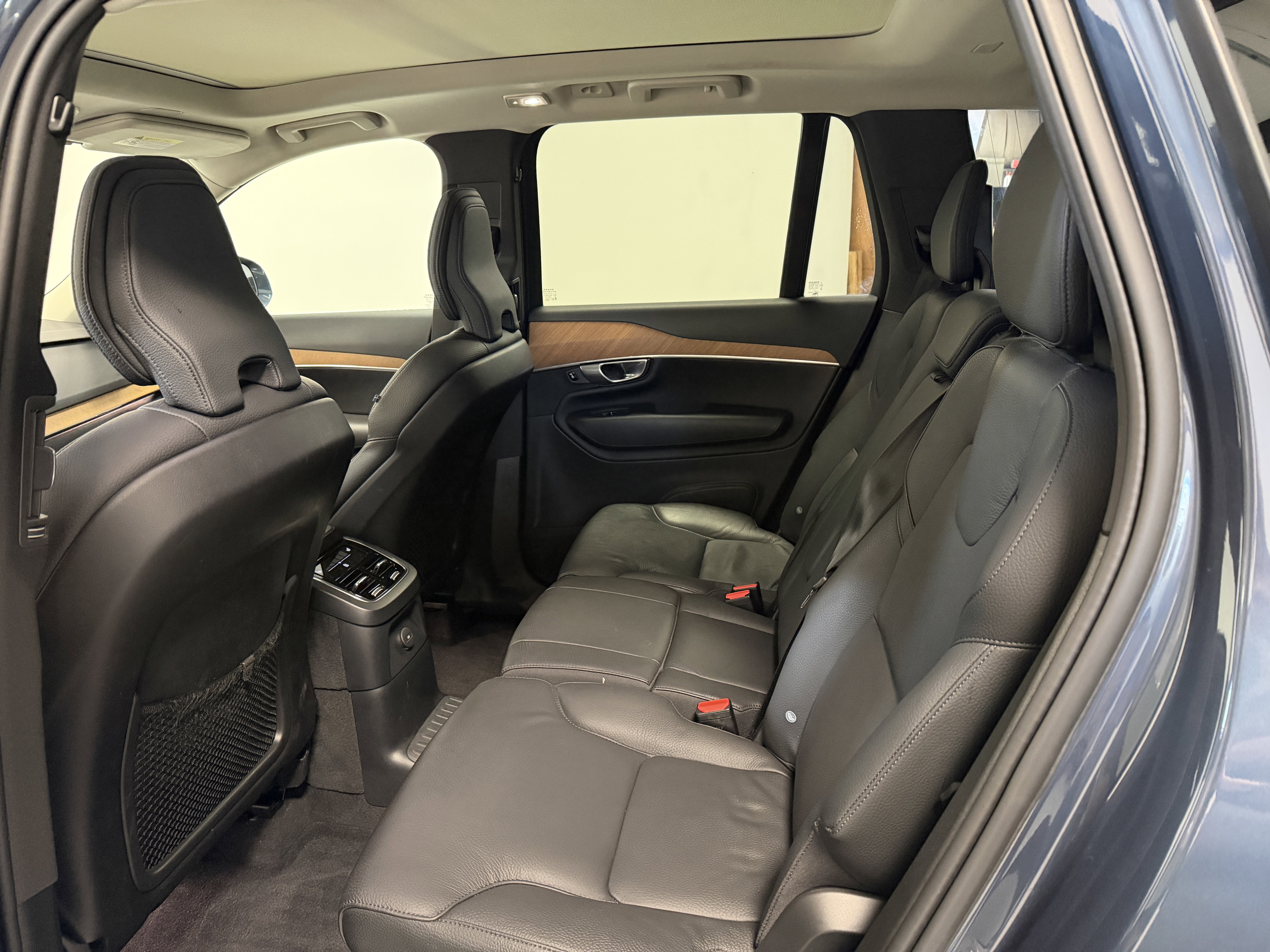 Used 2024 Volvo XC90 T8 Plus w/ Protection Package image 24