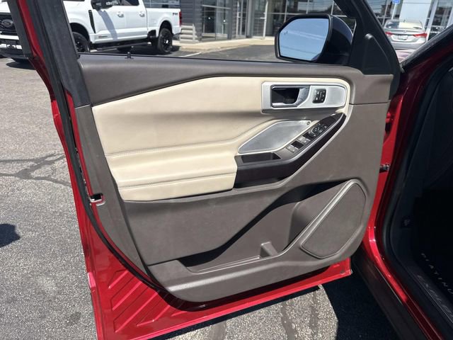 Used 2020 Ford Explorer Platinum w/ Premium Technology Package AWD/4WD image 21