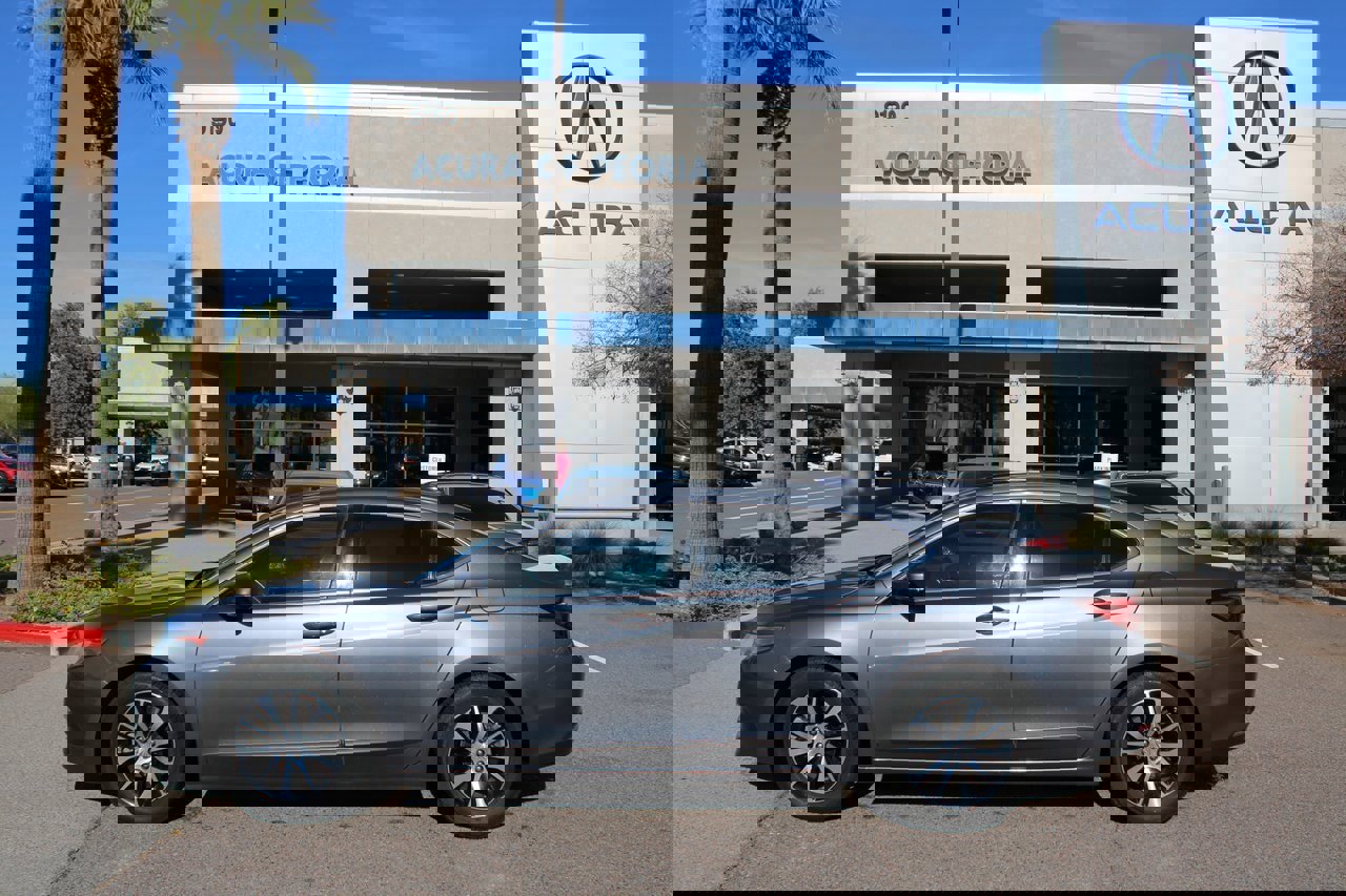 Used 2017 Acura TLX image 2