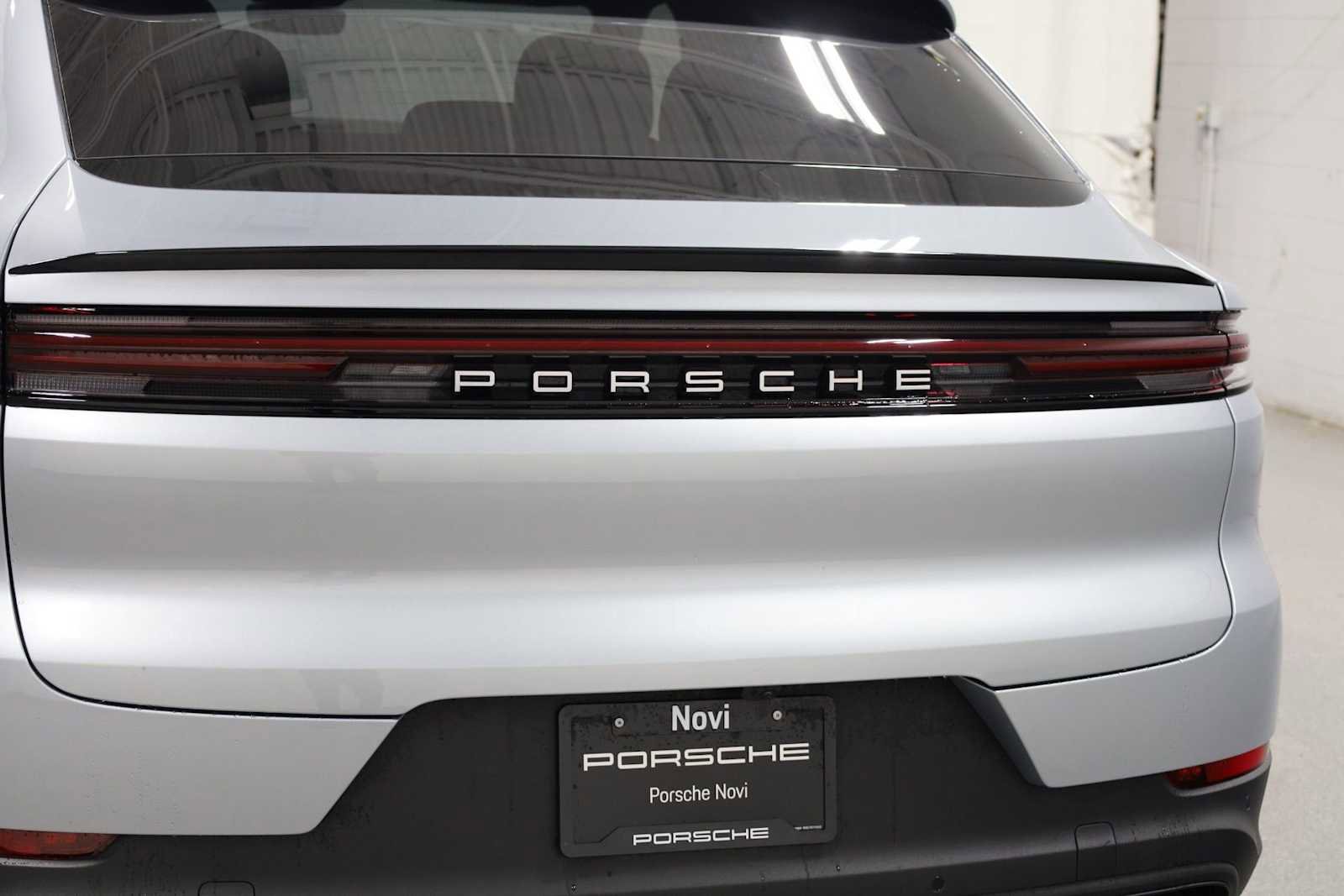 New 2026 Porsche Cayenne Coupe AWD/4WD image 8