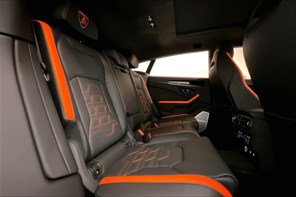 Used 2025 Lamborghini Urus SE image 32