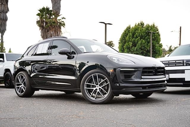 Used 2024 Porsche Macan S w/ Premium Plus Package AWD/4WD image 2
