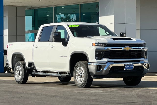 Used 2025 Chevrolet Silverado 2500 LT w/ Convenience Package AWD/4WD image 2