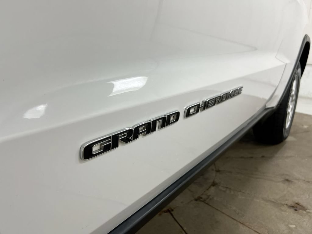 Used 2017 Jeep Grand Cherokee Laredo w/ Quick Order Package 2BE RWD image 26