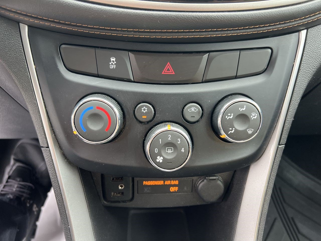 Used 2019 Chevrolet Trax LT w/ LT Convenience Package FWD image 29