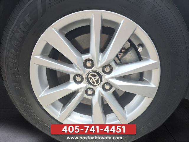 Used 2025 Toyota Camry LE FWD image 33