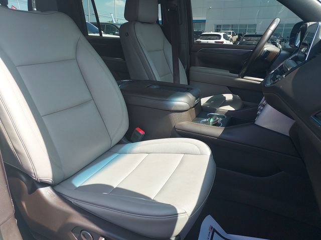 Used 2023 GMC Yukon XL SLT AWD/4WD image 32