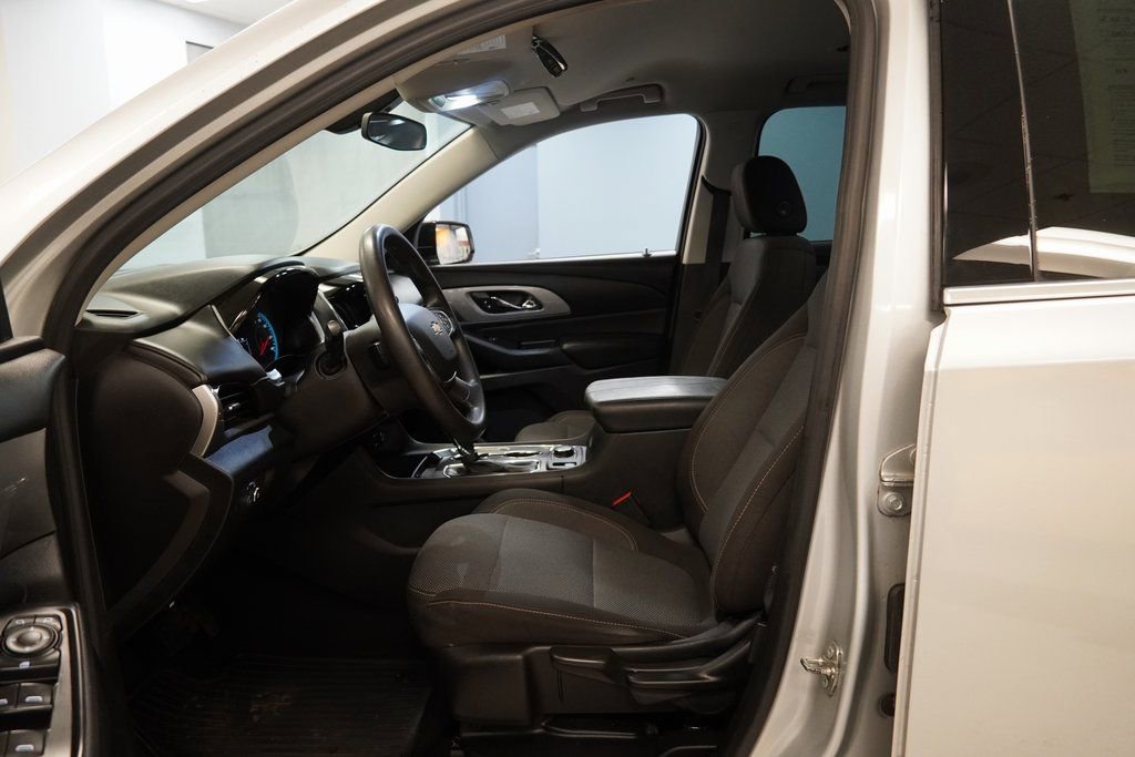 Used 2018 Chevrolet Traverse LS FWD image 4
