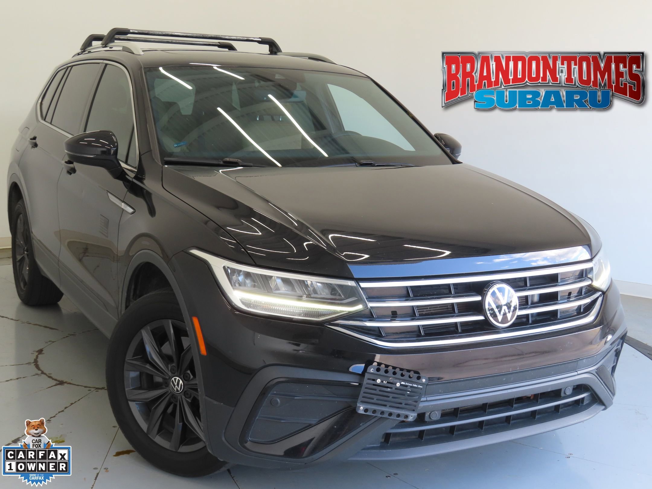 Used 2024 Volkswagen Tiguan SE FWD image 1