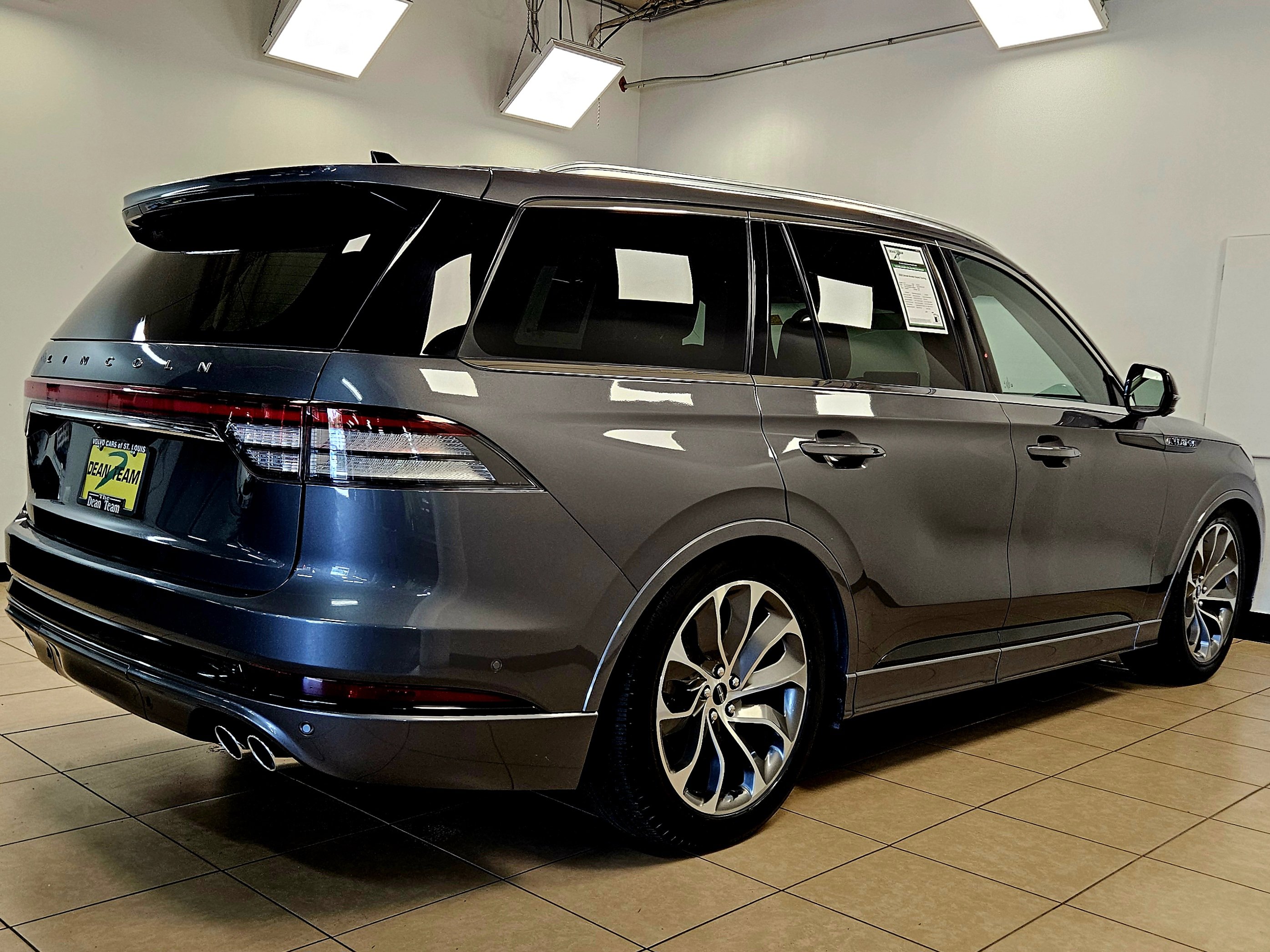 Used 2022 Lincoln Aviator Grand Touring w/ Equipment Group 301A image 4