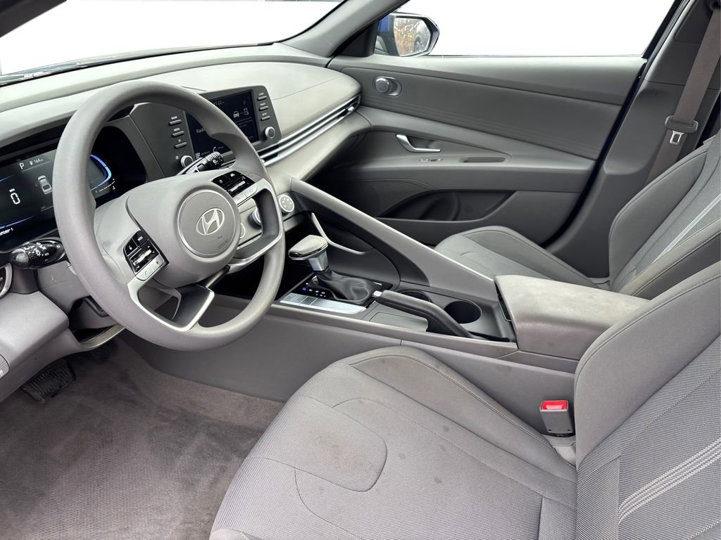 Certified 2024 Hyundai Elantra SE image 9