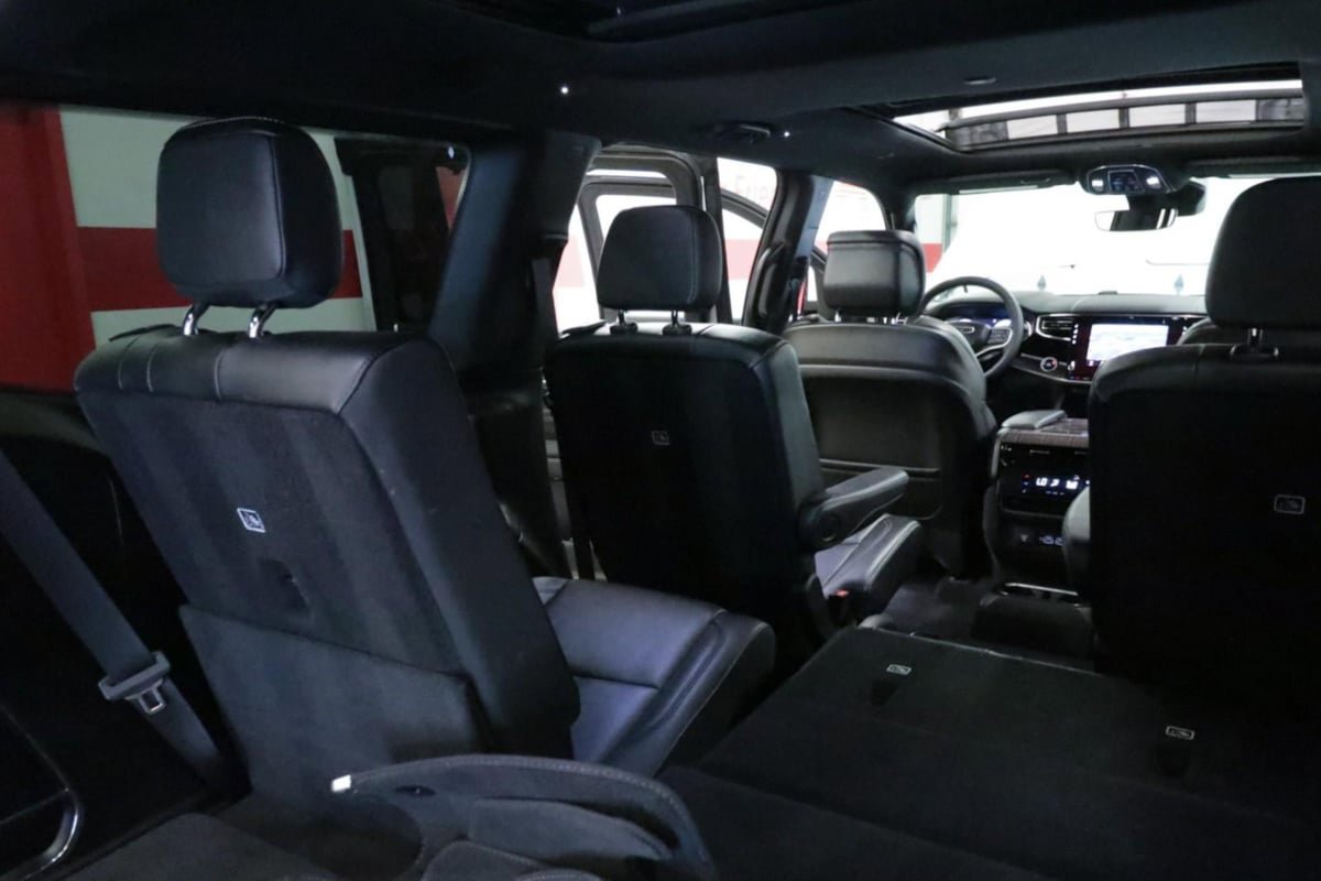 Used 2022 Jeep Wagoneer Series III w/ Premium Group I RWD image 8