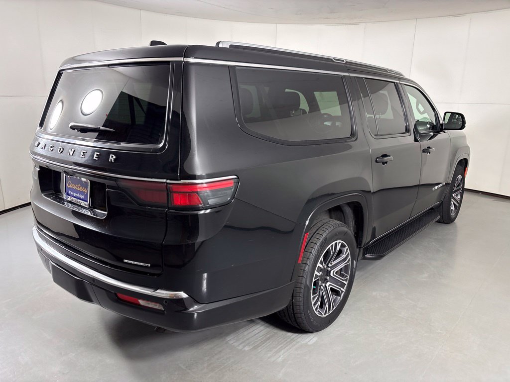 Used 2024 Jeep Wagoneer L Series II RWD image 8