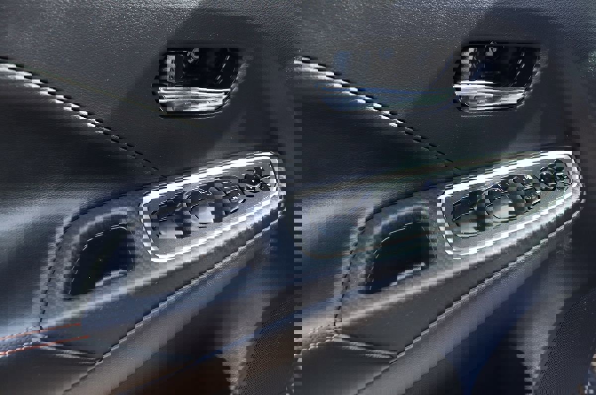 Used 2020 Nissan Versa SR w/ Electronics Package image 37