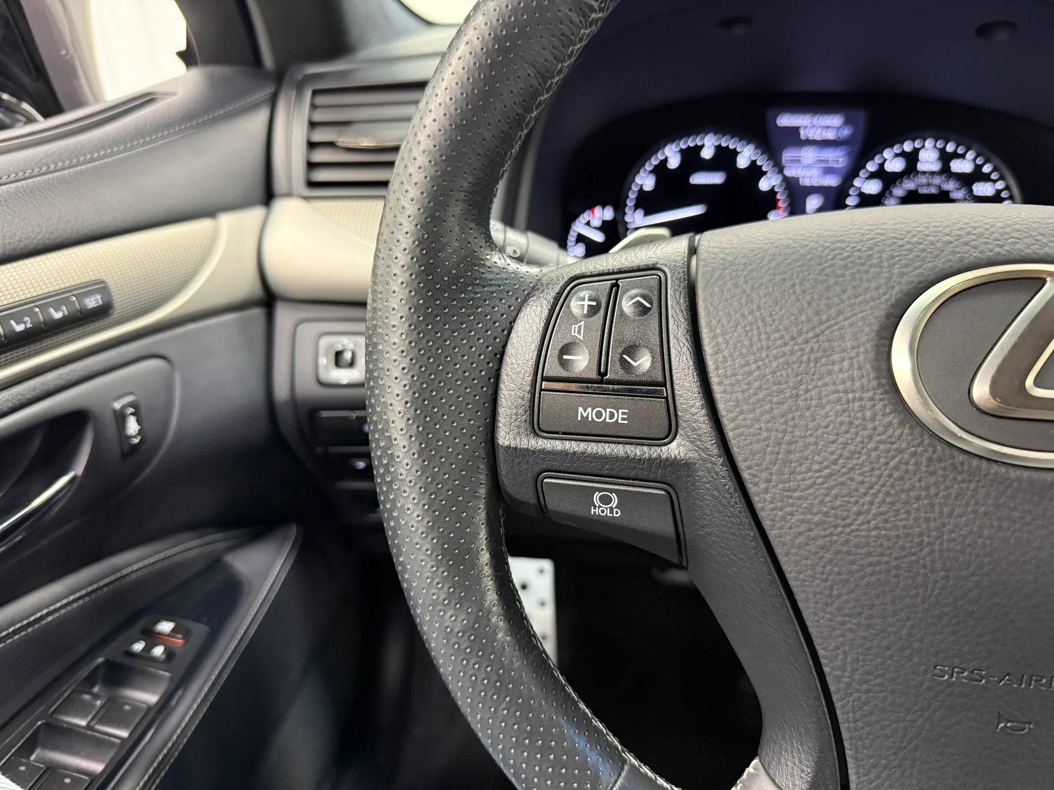 Used 2015 Lexus LS 460 AWD w/ F Sport Package image 30