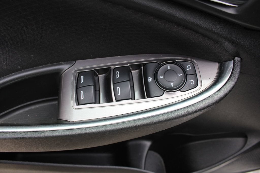Used 2021 Chevrolet Malibu LT FWD image 25