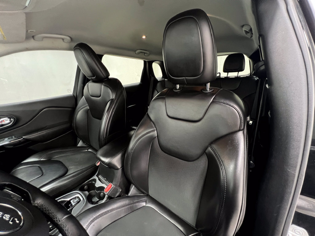 Used 2019 Jeep Cherokee Latitude Plus FWD image 13