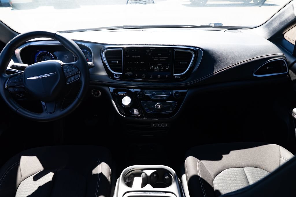 Used 2021 Chrysler Pacifica Touring w/ S Appearance Package FWD image 8