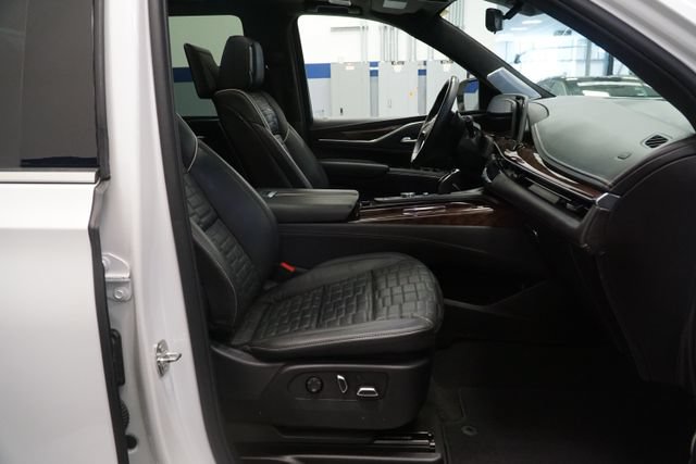Used 2023 Cadillac Escalade Premium Luxury Platinum AWD/4WD image 17