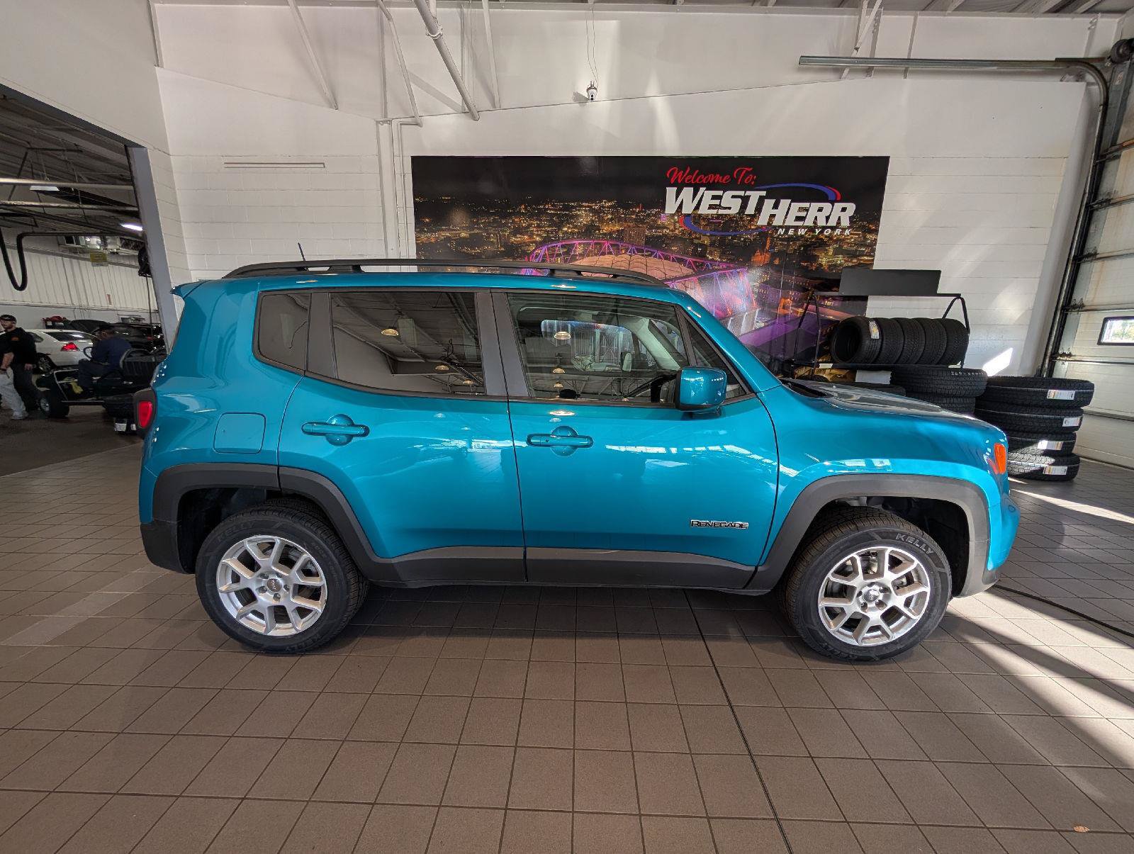 Used 2021 Jeep Renegade Latitude AWD/4WD image 12