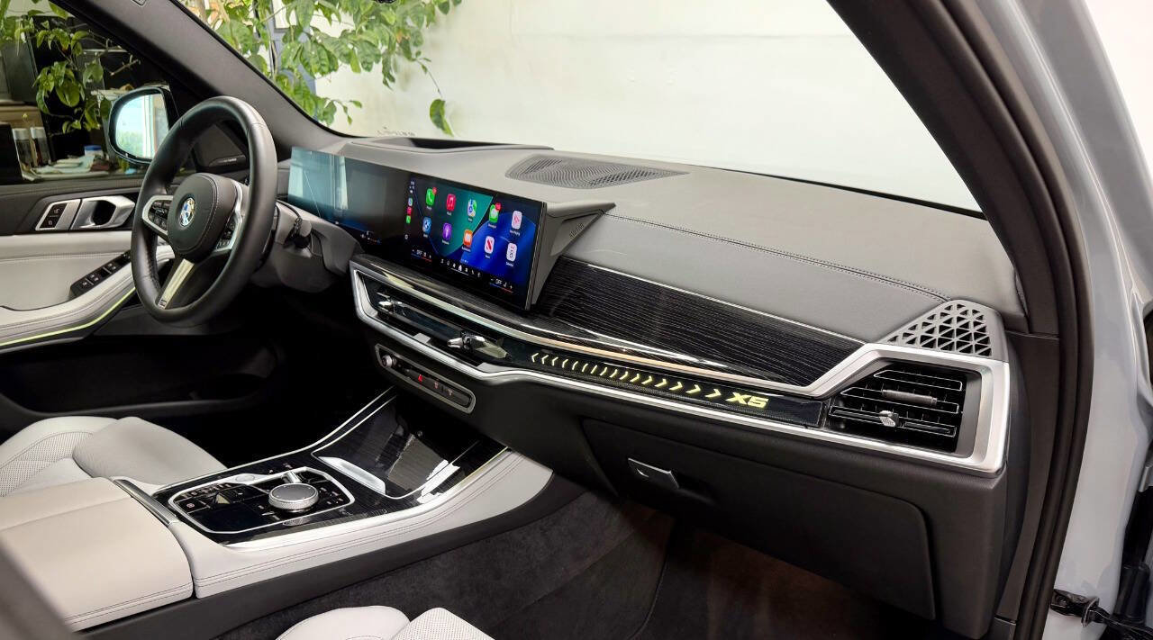 Used 2025 BMW X5 xDrive40i w/ M Sport Package image 57