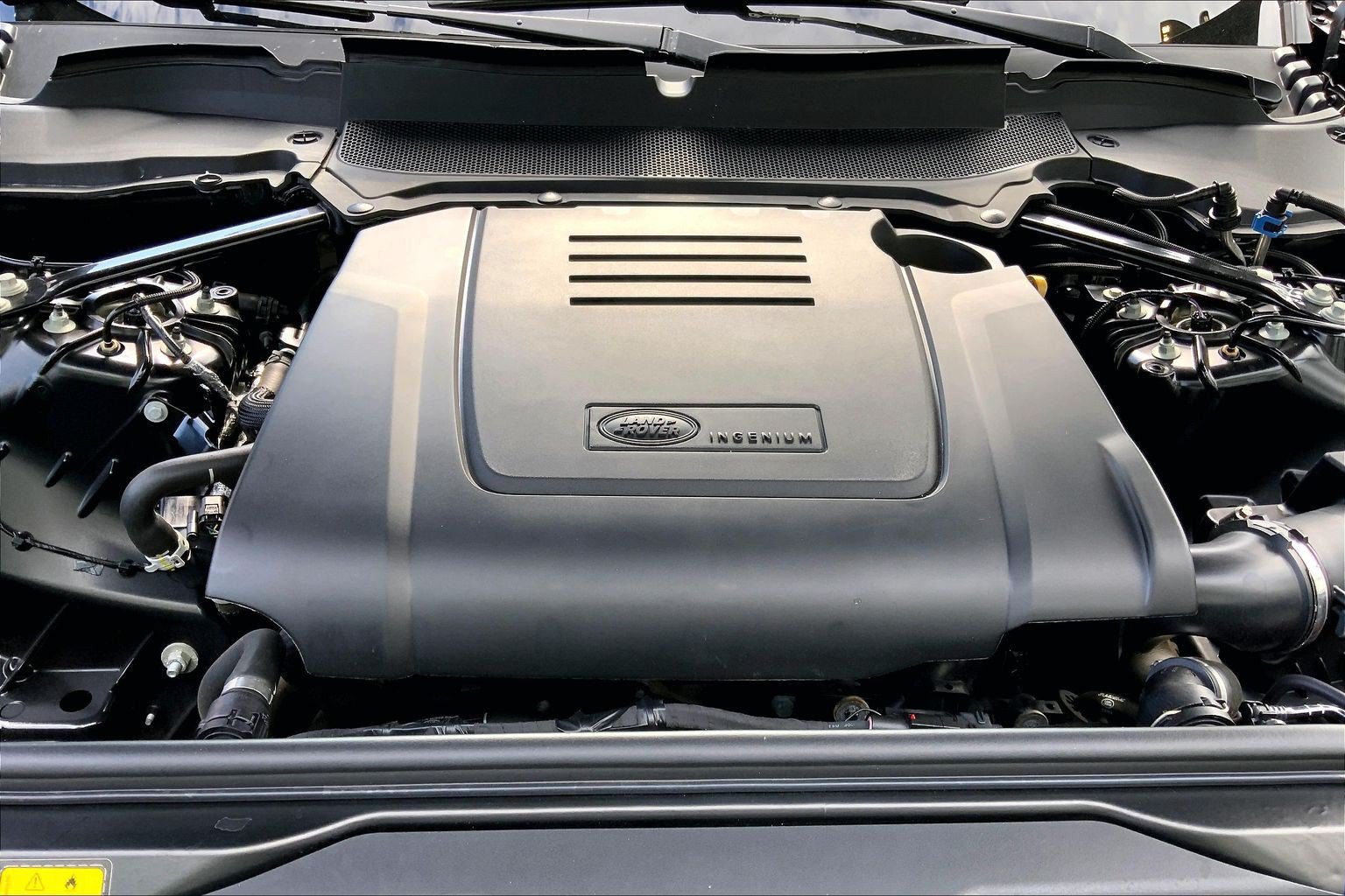 Certified 2025 Land Rover Discovery Dynamic SE AWD/4WD image 29