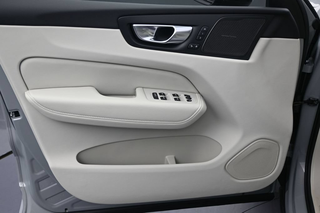 New 2026 Volvo XC60 T8 Ultra w/ Protection Package Premier AWD/4WD image 10
