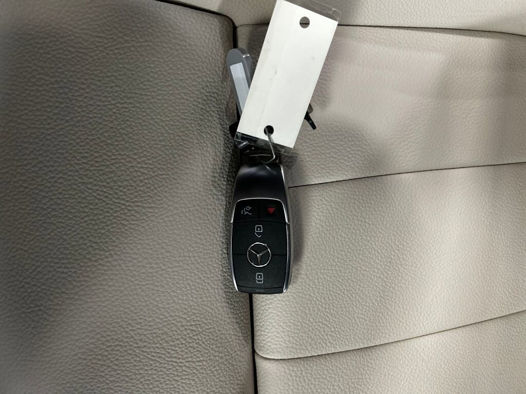 New 2026 Mercedes-Benz GLB 250 4MATIC image 4