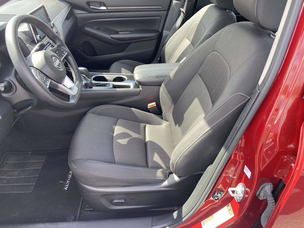 Used 2024 Nissan Altima 2.5 SV FWD image 16