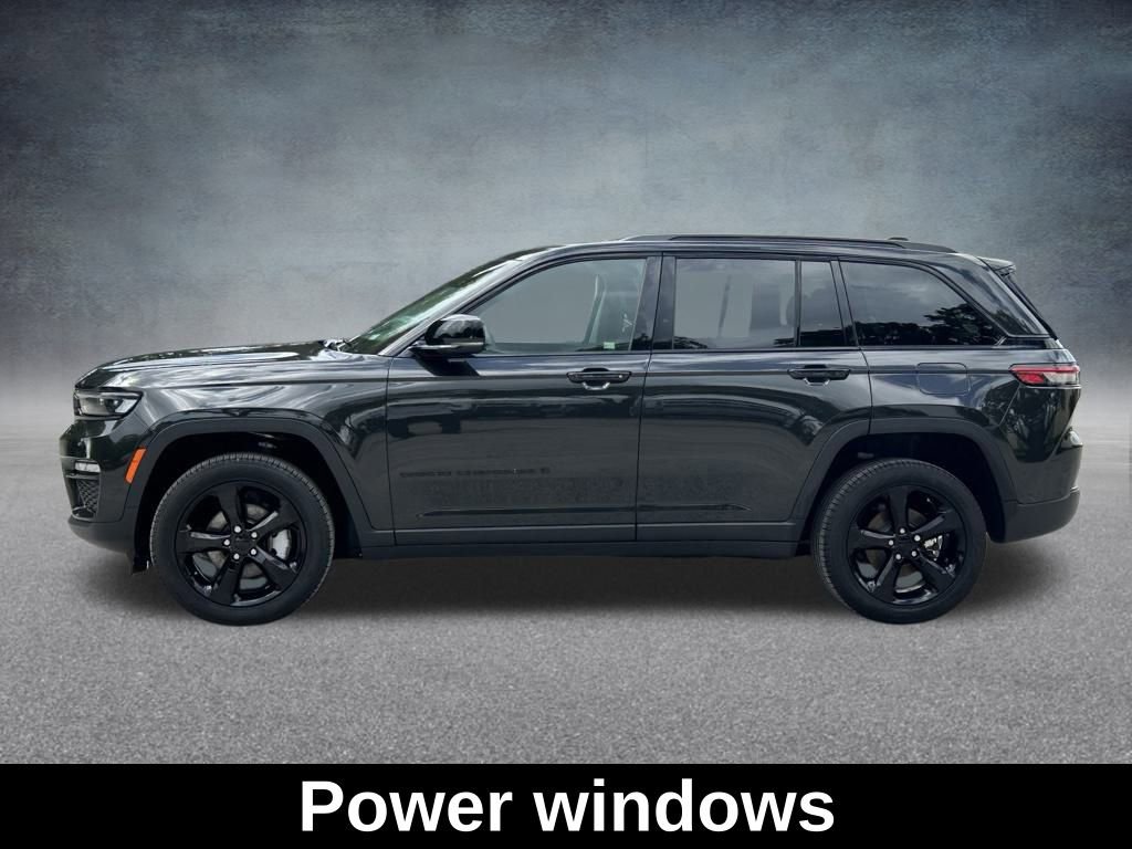 Used 2024 Jeep Grand Cherokee Limited w/ Black Appearance Package image 10