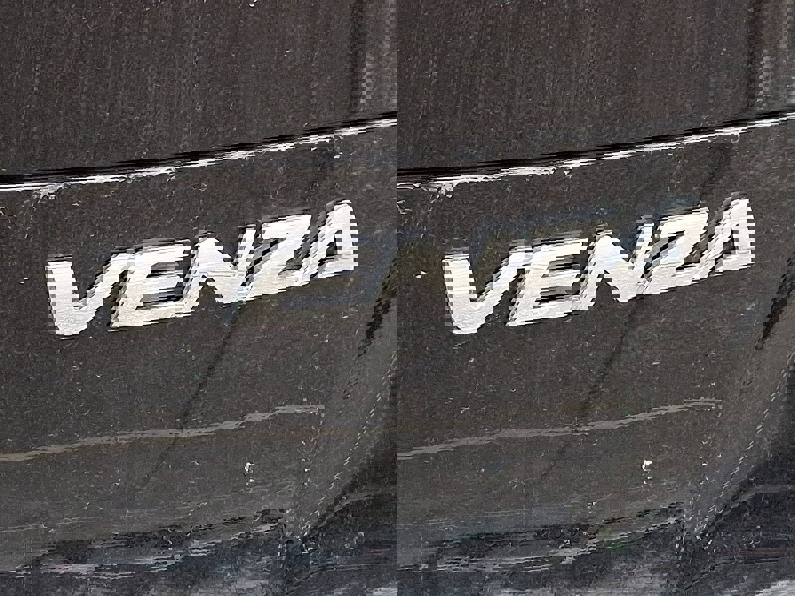 Used 2022 Toyota Venza LE image 24