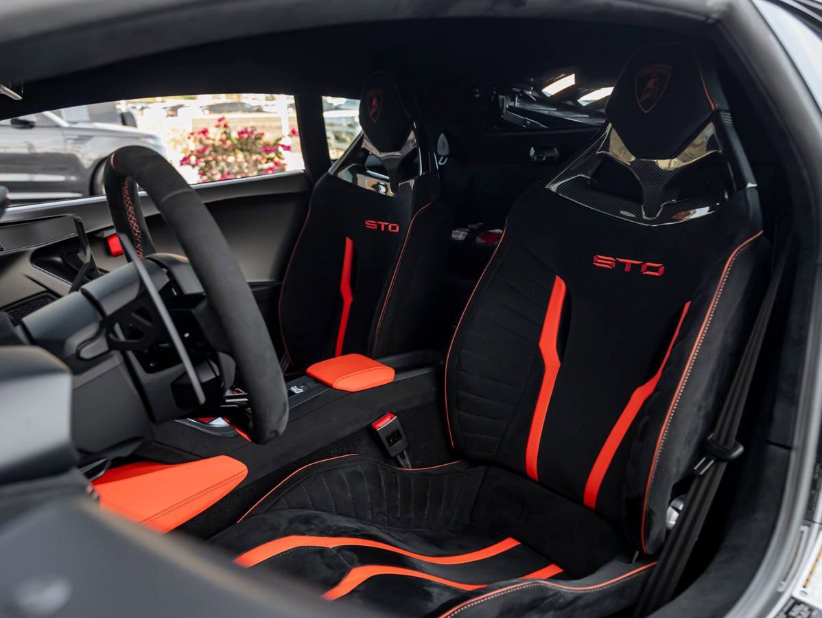 Used 2022 Lamborghini Huracan STO image 13