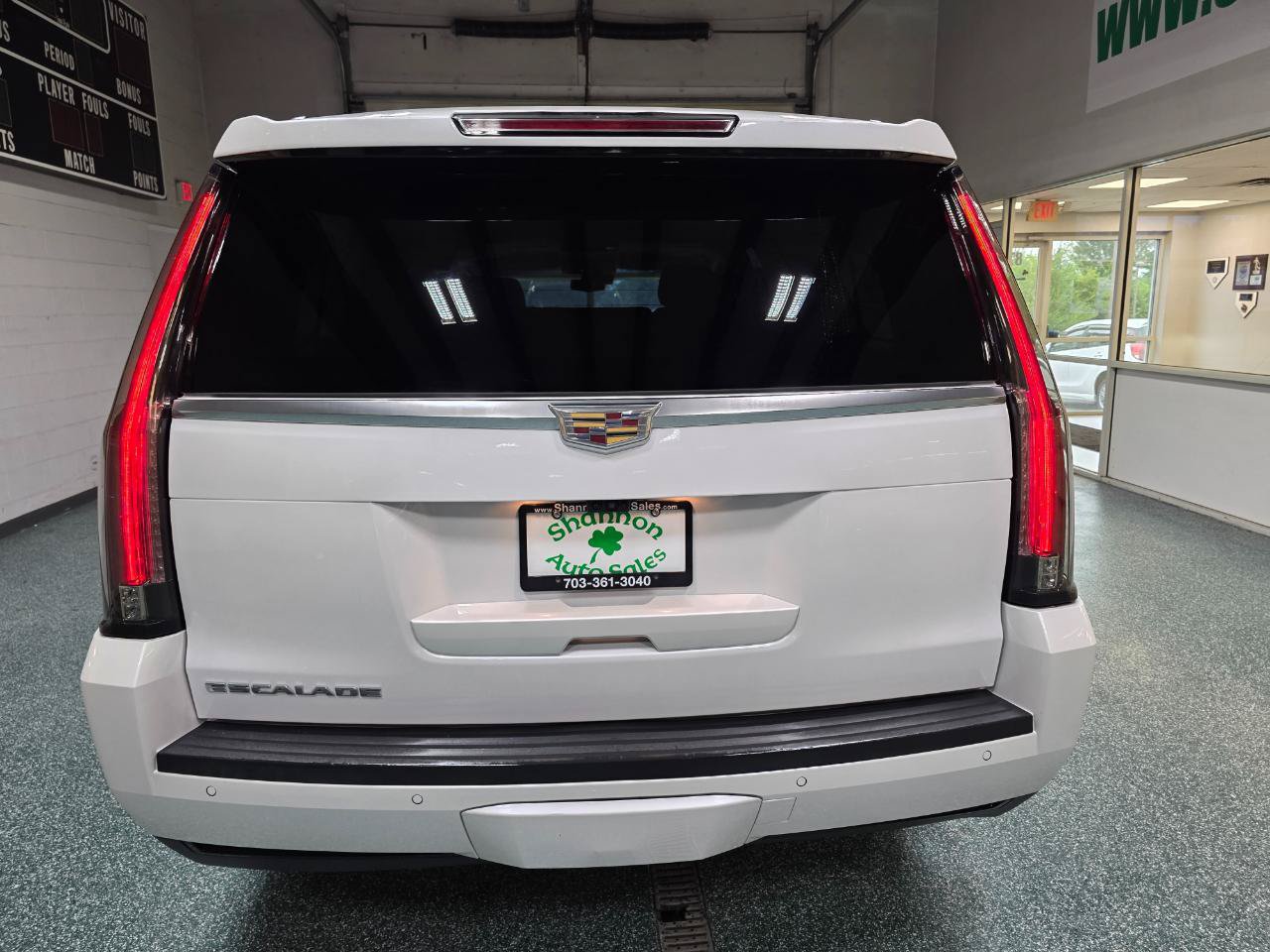 Used 2020 Cadillac Escalade ESV Luxury AWD/4WD image 8