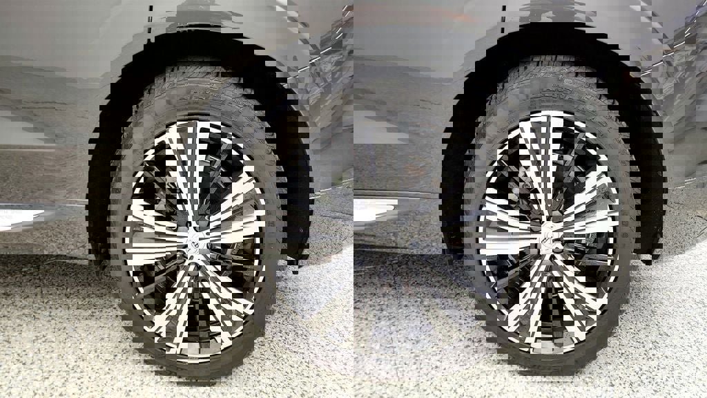 Used 2022 Volvo XC60 T8 Inscription w/ Advanced Package image 9