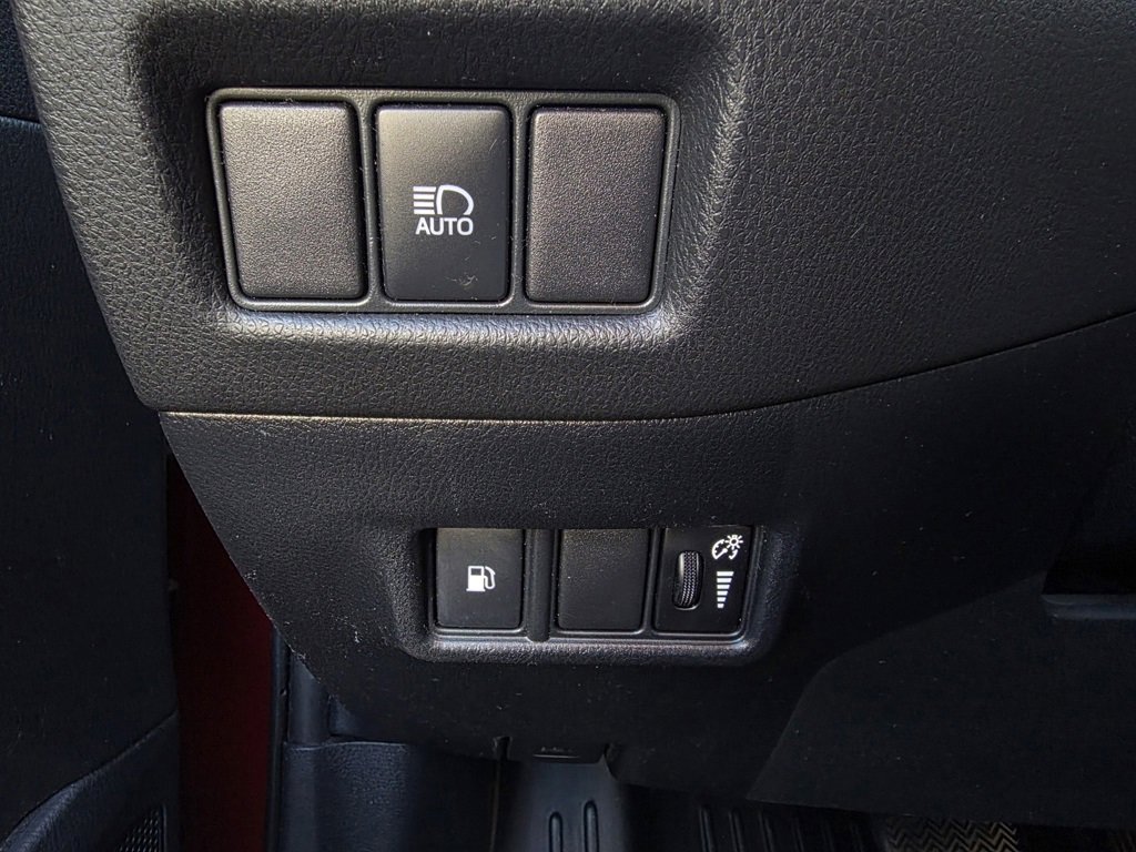 Used 2018 Toyota C-HR XLE image 13