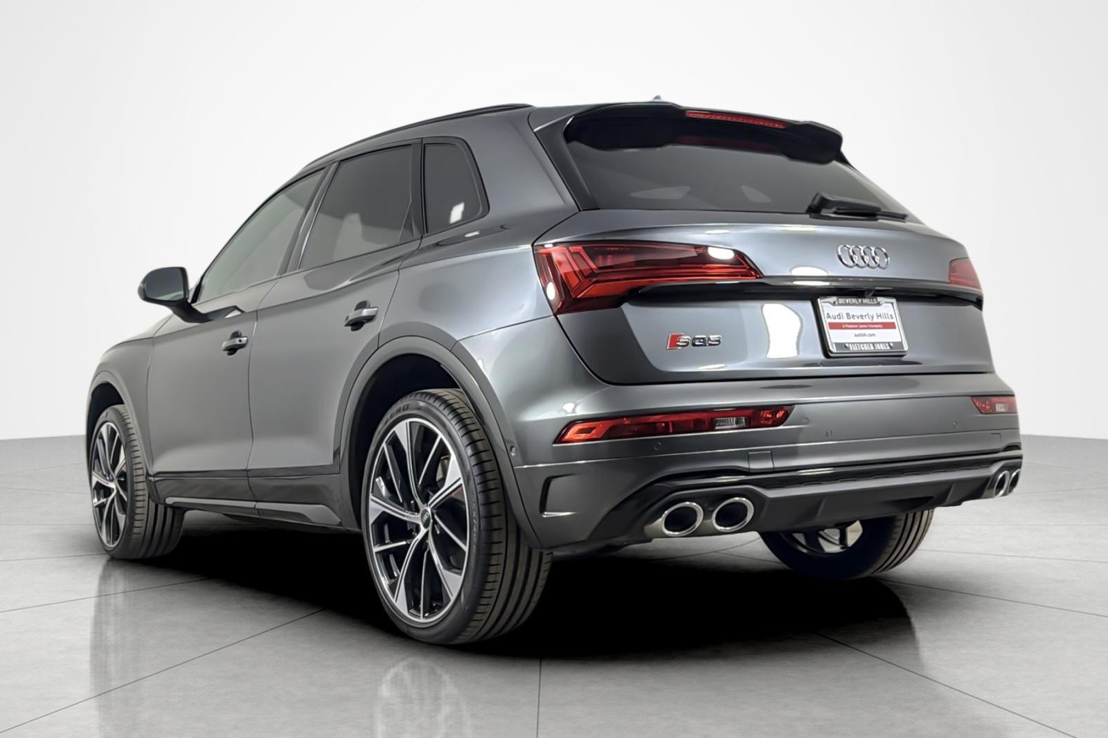 Used 2023 Audi SQ5 Prestige w/ Prestige Package image 3