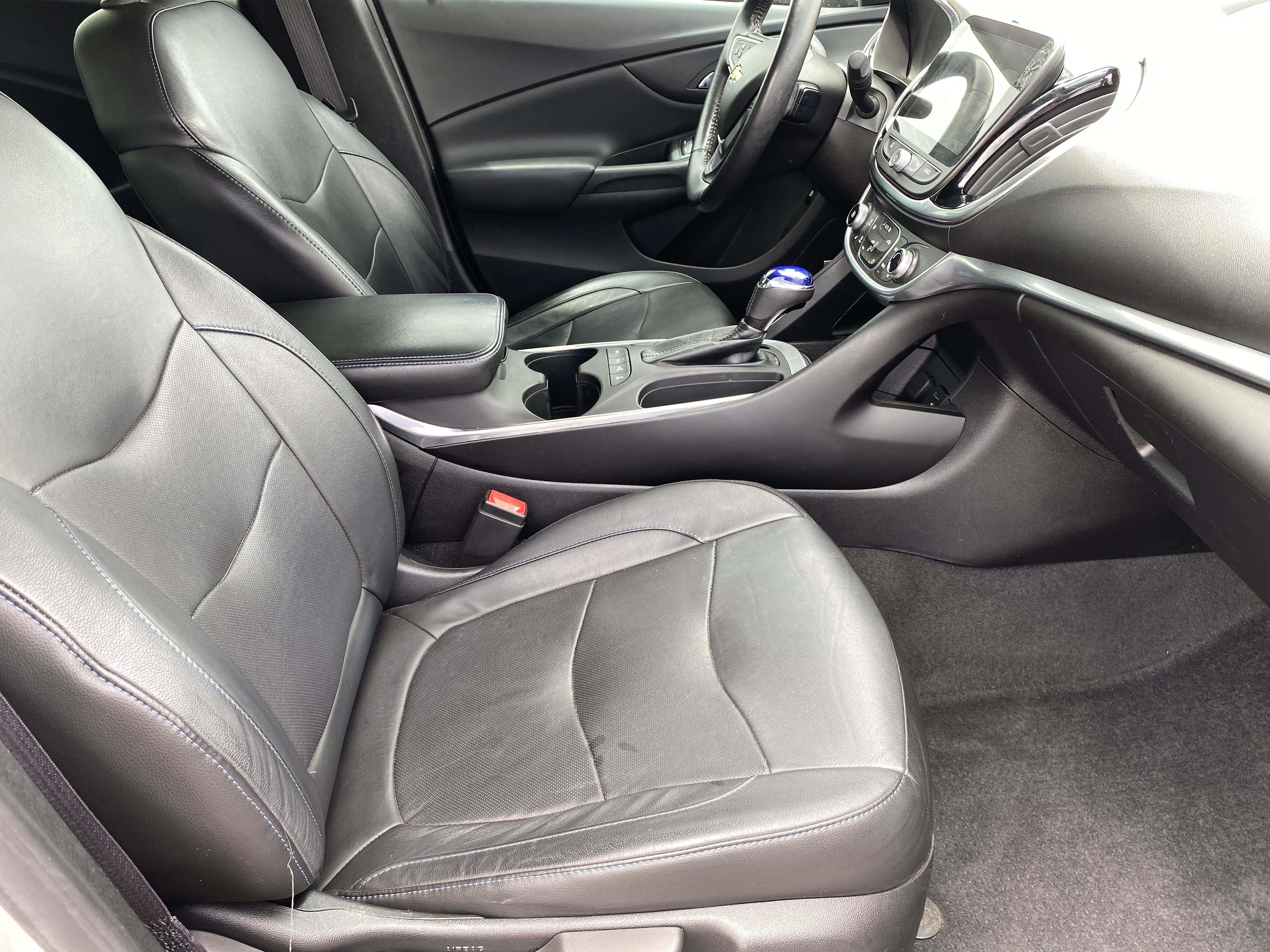 Used 2017 Chevrolet Volt Premier w/ Driver Confidence II Package FWD image 11