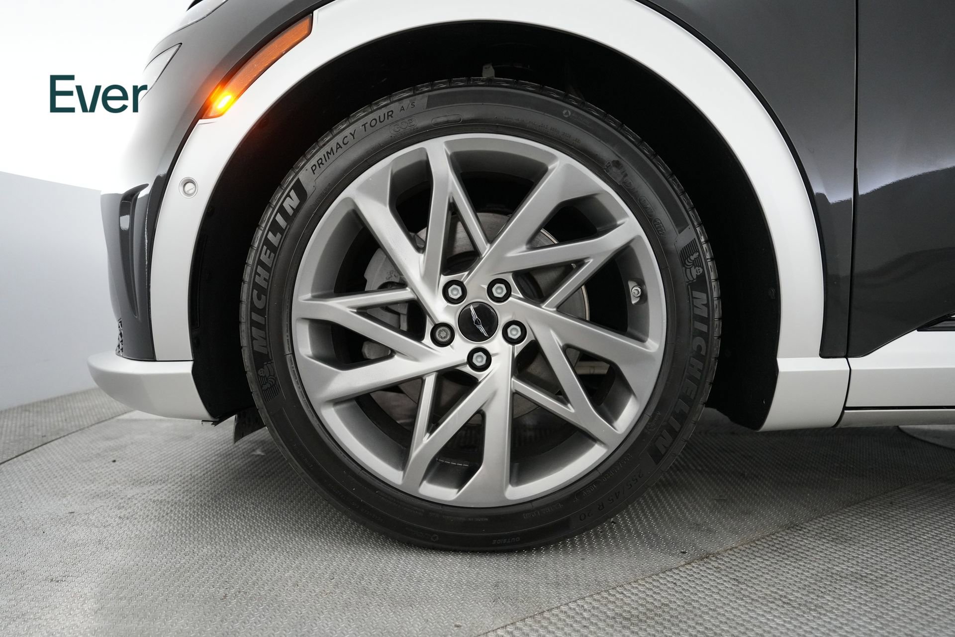 Used 2023 Genesis GV60 Advanced w/ Cargo Package image 19