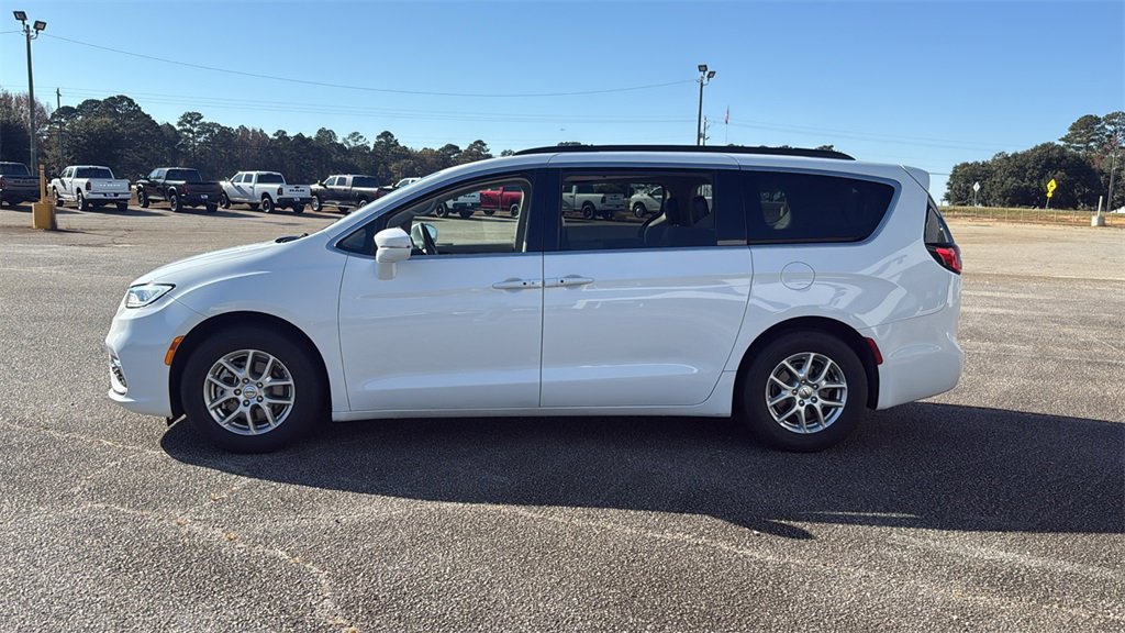 Used 2022 Chrysler Pacifica Touring-L image 5