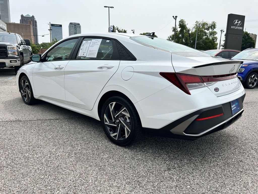 Certified 2025 Hyundai Elantra Sport FWD image 4