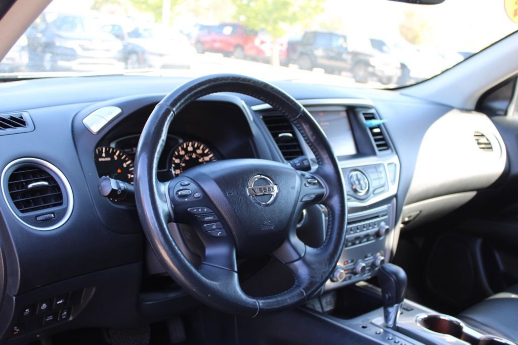 Used 2018 Nissan Pathfinder SL w/ Cargo Package image 19