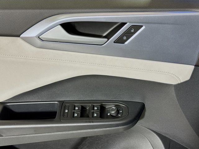 New 2025 Volkswagen Taos SE image 15
