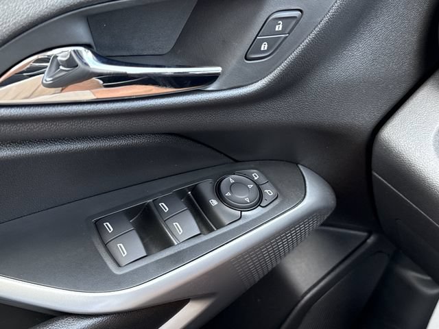 New 2026 Chevrolet Trax LS w/ LS Convenience Package FWD image 18