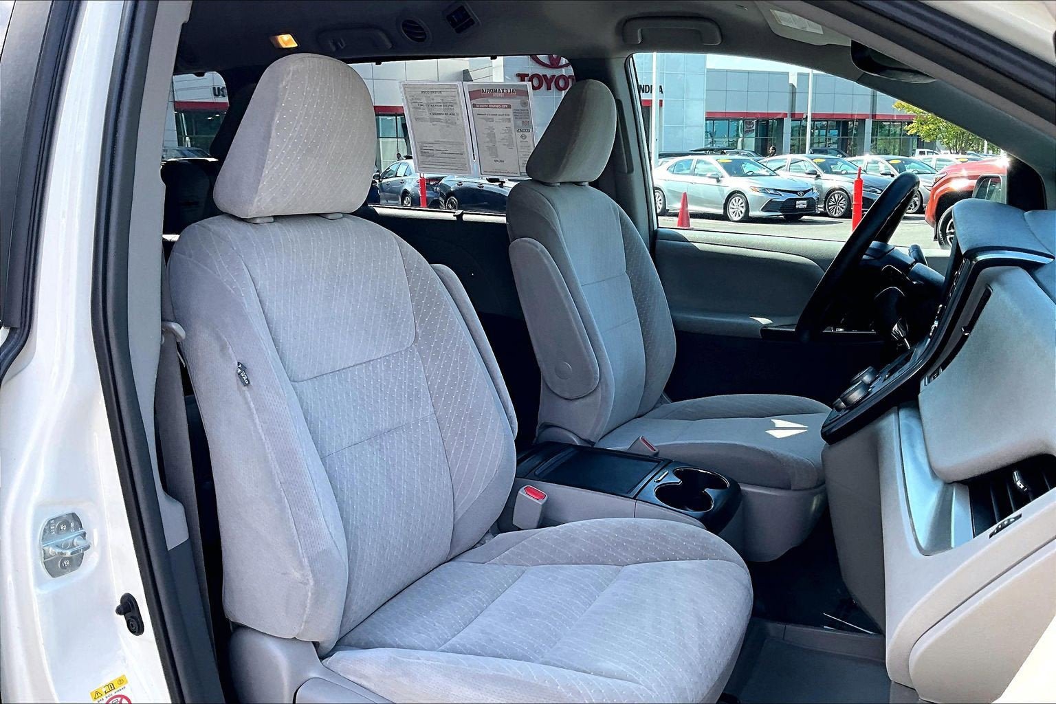 Used 2019 Toyota Sienna LE FWD image 7