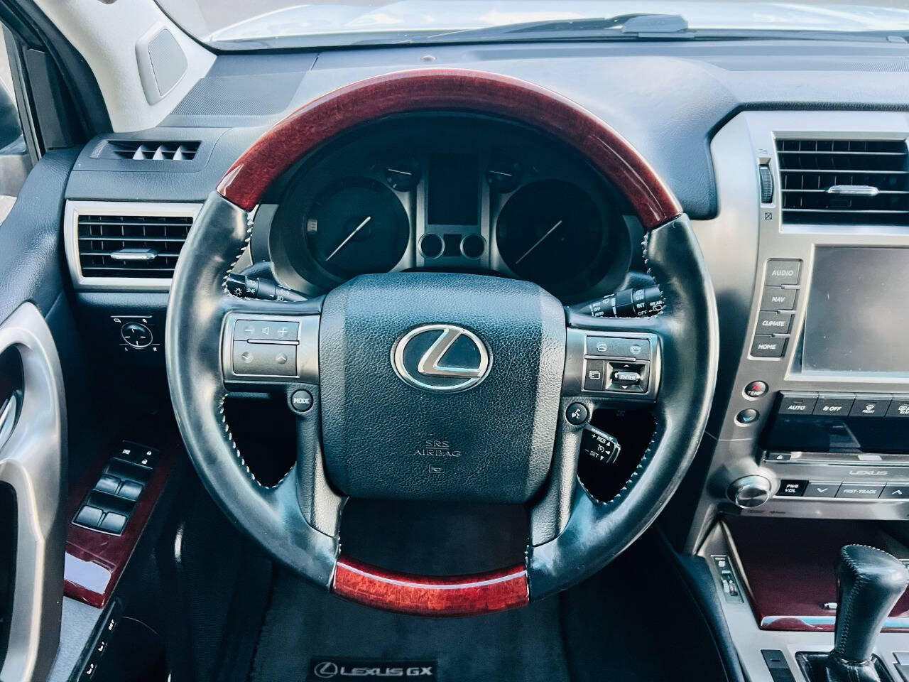 Used 2015 Lexus GX 460 w/ Premium Package AWD/4WD image 21